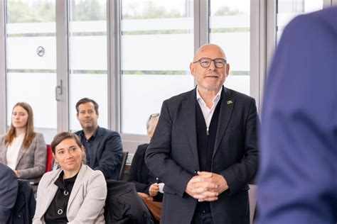 Baden Württembergs Verkehrsminister Winfried Hermann mit seiner