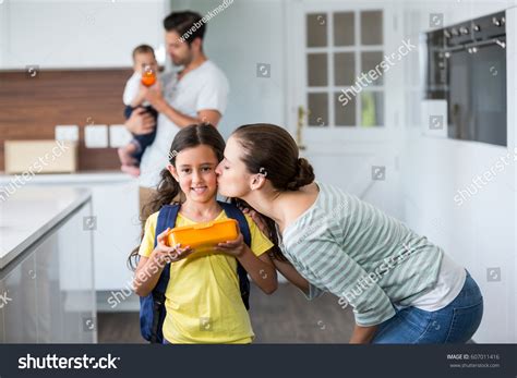 Mother Kissing Daughter Wearing School Bag Stok Fotoğrafı Şimdi