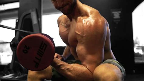 Concentration Curls For A Bigger Bicep Peak Superhuman Fitness