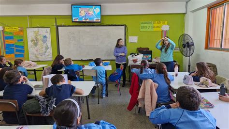 Graduadas De Exactas Brindaron Un Taller Sobre Geología En El Colegio