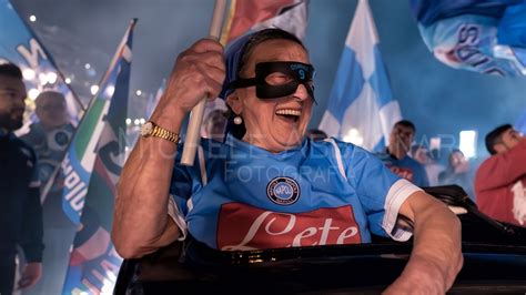 Napoli Torna Campione La Festa In Costiera Amalfitana Foto