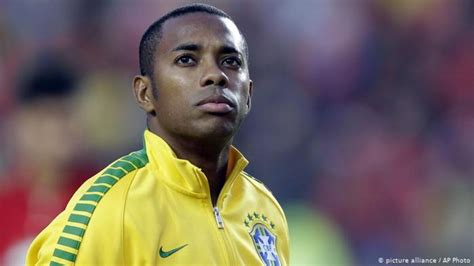 Itália pede extradição de Robinho por estupro mas Brasil o salva