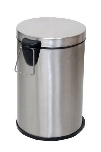 Matt Stainless Steel Plain Pedal Bin With Plastic Bucket Material