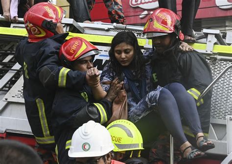 Bangladesh Incendio In Edificio Di Piani A Dacca Morti