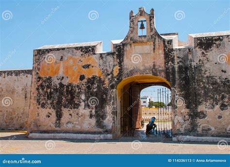 San Francisco De Campeche México Viejas Pared Y Entrada De La