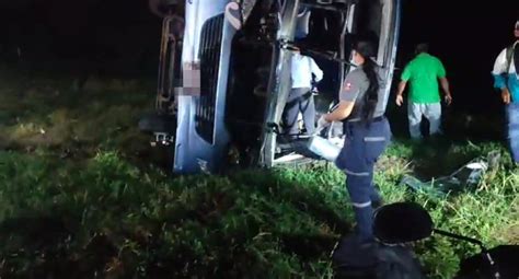 Grave Accidente De Un Bus En La Vía Cali Pereira El Vehículo Se Volcó