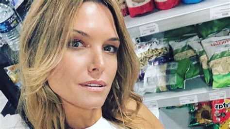 Sofía Zámolo fue al supermercado en bikini y derritió las redes