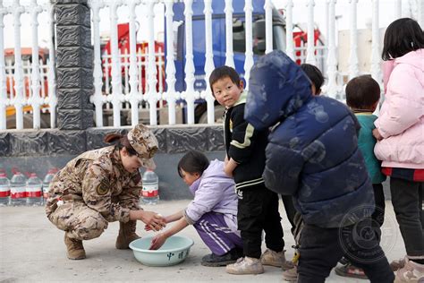 我在现场，照片背后的故事丨震后15天的15000张照片 中国摄影网