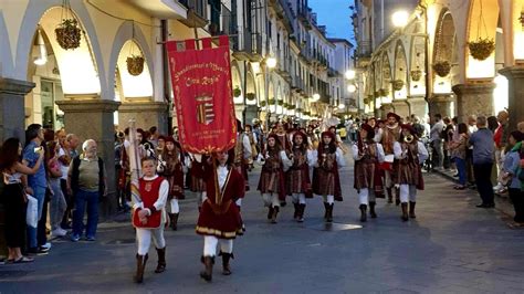 Festa A Cava Per Il Corteo Storico Delle Corporazioni Del