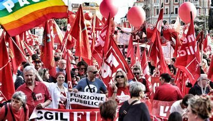 Sindacati A Bologna 30mila In Piazza Maggiore Landini Taglio Del