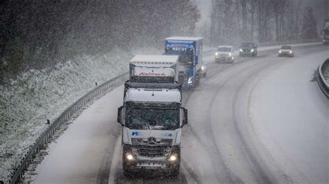 Schnee Sorgt F R Unf Lle Auf Autobahnen Bestenfalls Aufs Auto