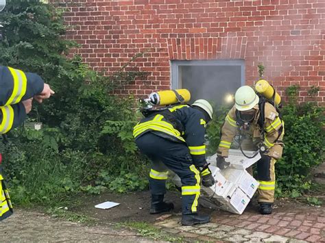 Brennende Photovoltaik Akkus In Elsfleth Rufen Feuerwehr Auf Den Plan