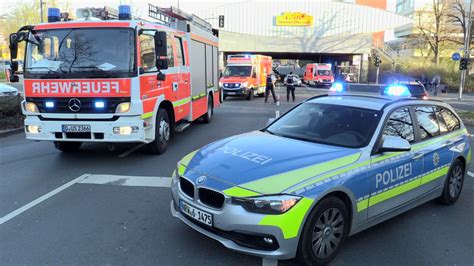 22 03 2019 Düsseldorf Garath 2 Verletzte nach Verkehrsunfall