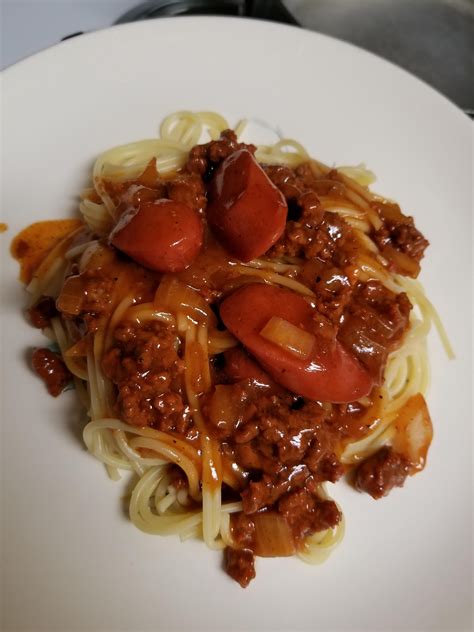 Filipino style spaghetti! Yes there's hotdog. [Homemade] | Filipino style spaghetti, Filipino ...