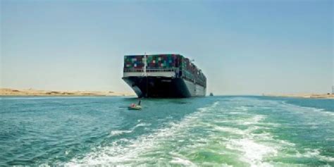 Major shipping companies navigate risk: Suez Canal routes under review