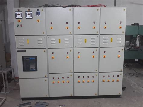 Three Phase Mild Steel MS MCB Distribution Panel IP Rating IP55 At