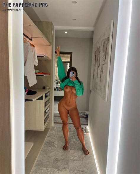 Elle Edwards Nude And Sexy Photos The Fappening