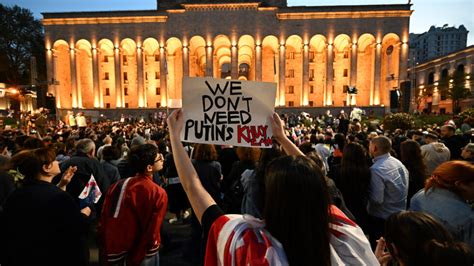 Miles Protestan En Georgia Por Una Ley De Influencia Extranjera En Debate