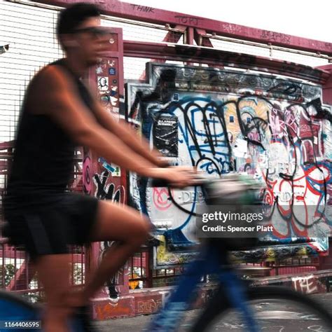 Brooklyn Bridge Graffiti Photos and Premium High Res Pictures - Getty ...