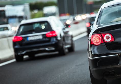 Czy można wyprzedzać na autostradzie z prawej strony gazoo pl