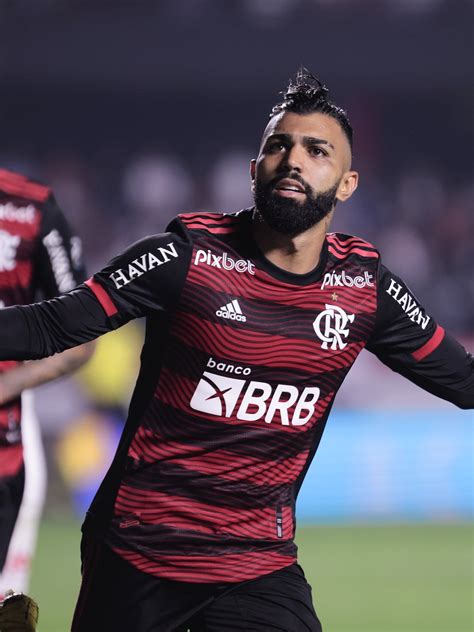 Gabigol Personifica Oscila O Do Flamengo E Acumula Mais Cart Es Que