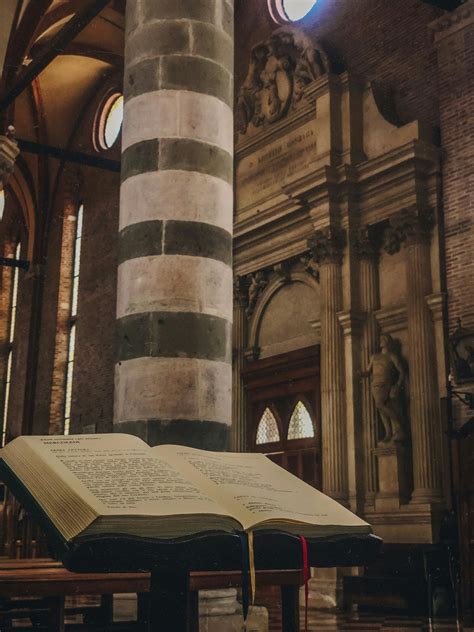 Interior of Mosque-Cathedral of Córdoba · Free Stock Photo