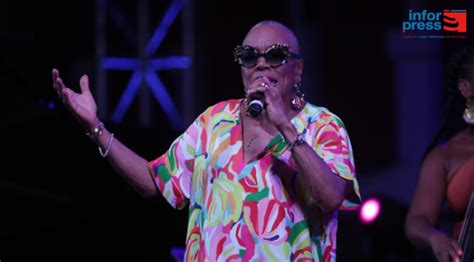 Show Da Norte Americana Dee Dee Bridgewater Marca Encerramento Da