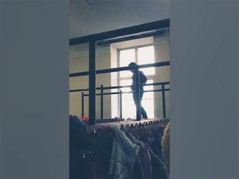 Мальчик снял штаны в общей раздевалке! Ужас! - YouTube