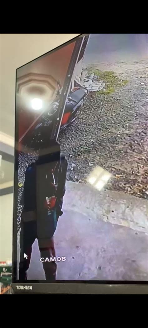 Maling Terekam CCTV Sambil Merokok Bawa Kabur Motor Kalteng Co