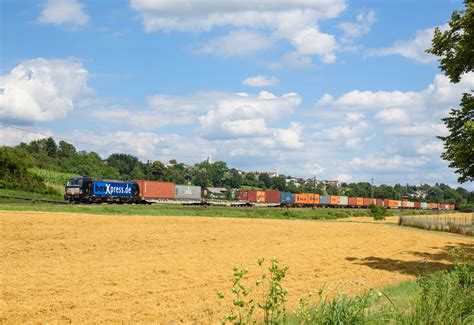 193 851 BoxXpress Mit Containern Bei EbersbachFils Richtung