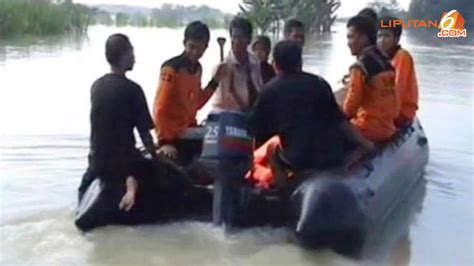 VIDEO Tanggul Sungai Wulan Jebol Ribuan Warga Terisolasi News