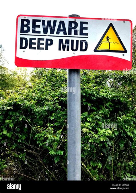 Beware Deep Mud Sign Near Hi Res Stock Photography And Images Alamy