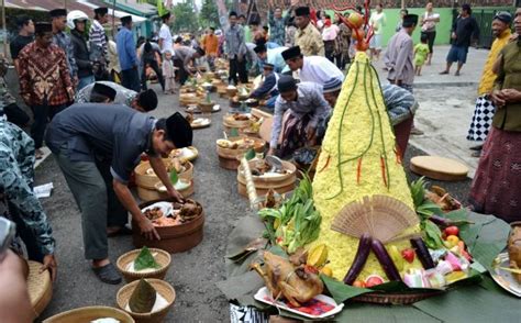 Upacara Adat Provinsi Di Indonesia Beserta Gambar Dan Penjelasan