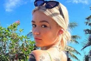 Golfer Katie Sigmond Flaunts Booty In A Mud Splattered Bikini With