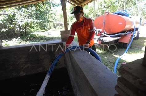 DISTRIBUSI AIR BERSIH LERENG MERAPI ANTARA Foto