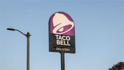 Taco Bell Employee Sues After Witnessing Coworkers Allegedly Make Out