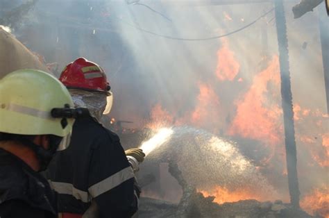 Anexa unei case din Aiud a fost cuprins de flăcări Pompierii au