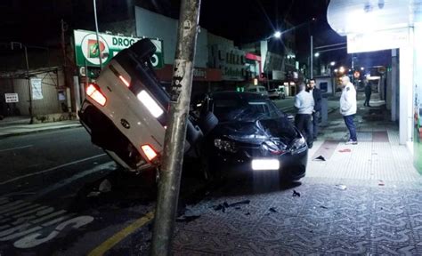 Rádio Acesa FM VR Cruzamento na Amaral Peixoto tem acidente na