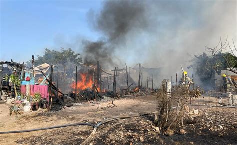 Incendio arrasa con cuatro casas 1 Línea Directa