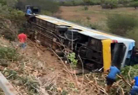 Nibus Tomba E Deixa Um Morto E Pelo Menos Oito Pessoas Feridas No