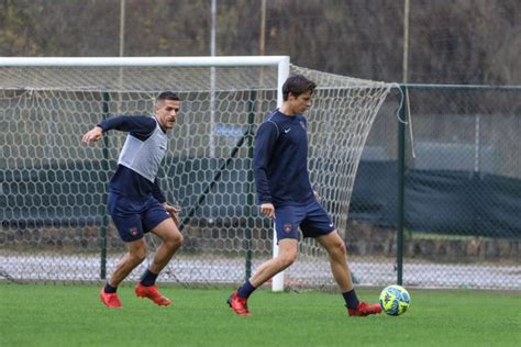 Cosenza Doppia Seduta Di Allenamento Rientra Martino Esami