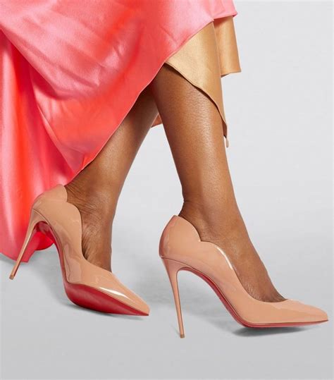 Womens Christian Louboutin nude Hot Chick Patent Leather Pumps Harrods UK Tacón alto Alto