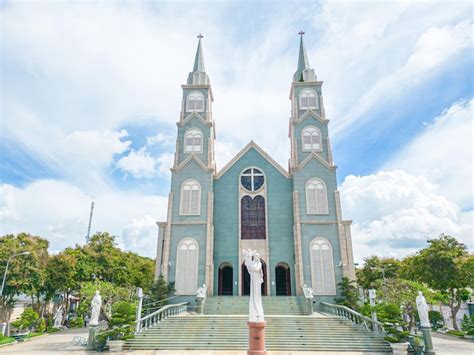 Vista De Cima Da Igreja Chanh Toa Em Ba Ria Vung Tau A Luz Brilha Na