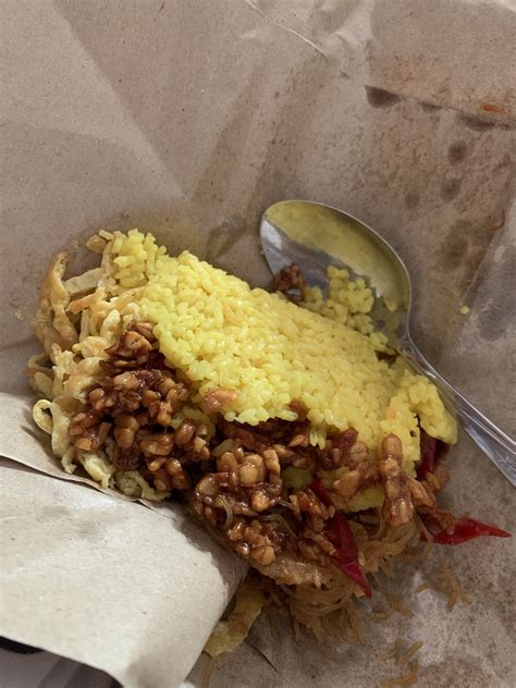 Fess On Twitter Kenapa Ya Kalo Sarapan Pake Nasi Kuning Nasi Uduk