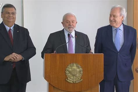 Lula anuncia Lewandowski como novo ministro da Justiça