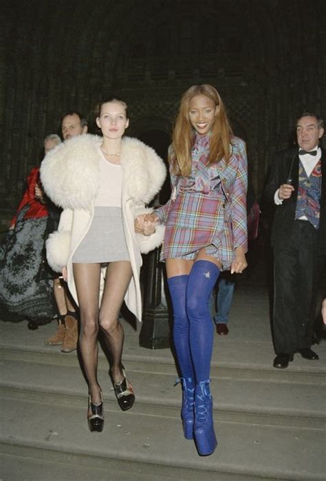 35 Of The Best Paparazzi Moments From The 90s Fashion 90s Fashion London Fashion Week