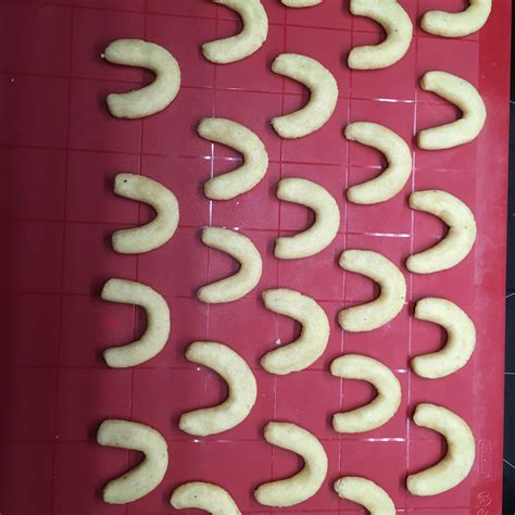 Gluten Free Almond Crescent Cookies Recipe Kitchen Stories