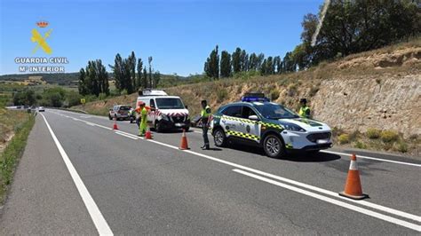 Un Fallecido Y Una Herida Grave Al Salirse De La V A Con Su Veh Culo En