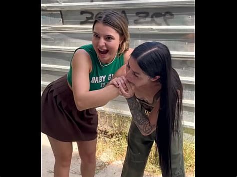 VENOM EVIL MEETS KAITLYN KATSAROS AND BELLA XVIDEOS