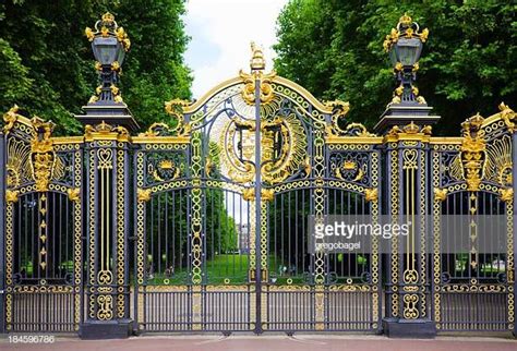 The Canada Gate at Green Park in London, England | London park, Green park, London theme